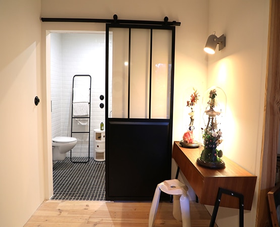 Porte coulissante pour accessibilité PMR